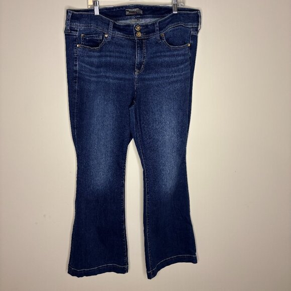 Torrid Super Soft Mid-Rise Flare Jeans Dark Wash Size 20 Tall (34.5" Inseam) - Picture 9 of 9